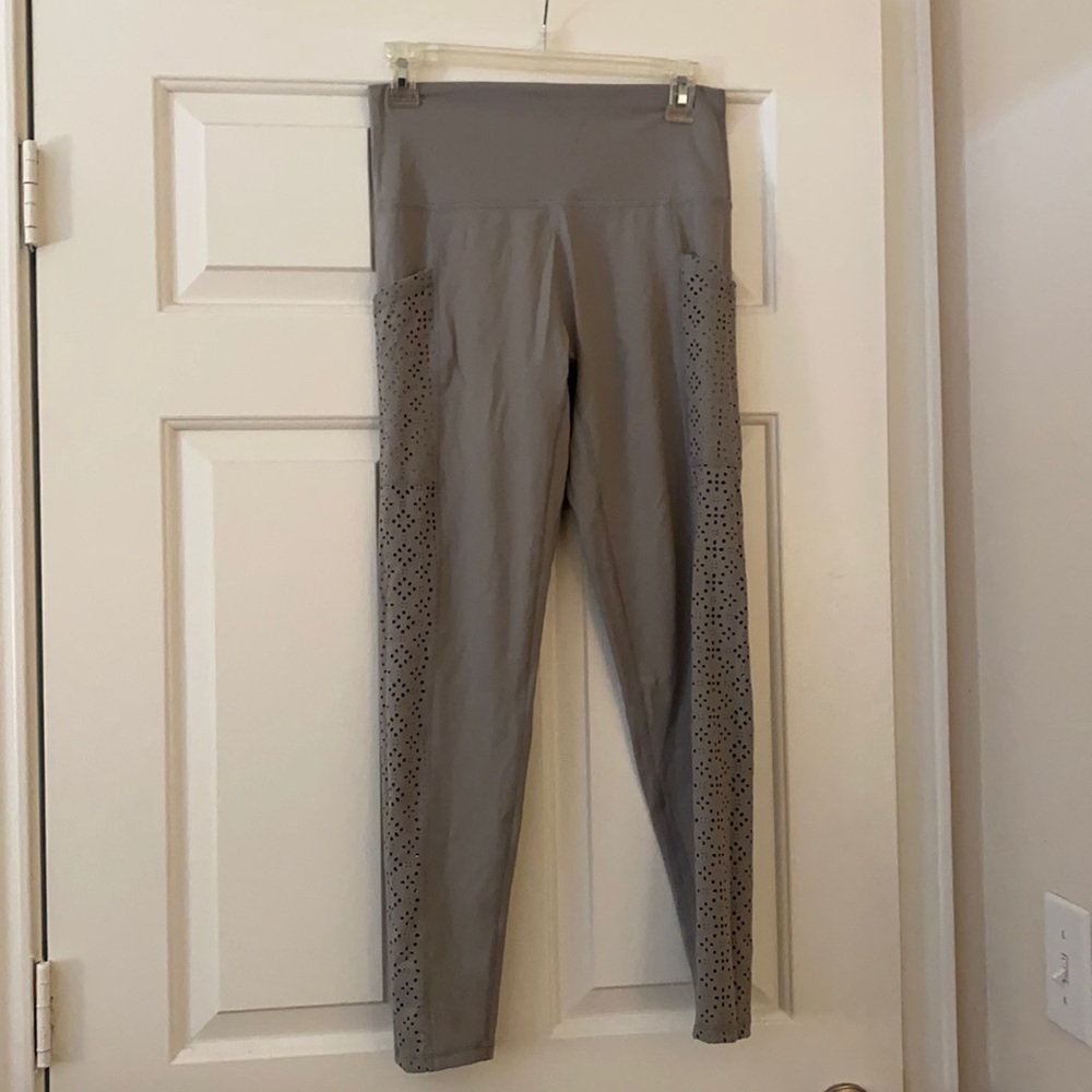 Aerie grey, ankle length leggings - large